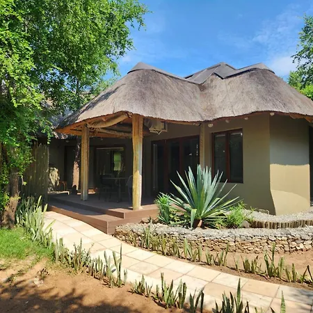 Tambuti Lodge Pilanesberg Exterior photo